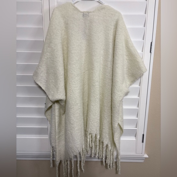 NWT INC Embellished Ivory Fringed Shrug/Topper - Picture 2 of 5